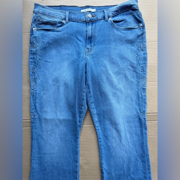 Levi's Women's Classic Bootcut Jeans Mid Rise Size 14 Side Embroidered - Picture 2 of 13